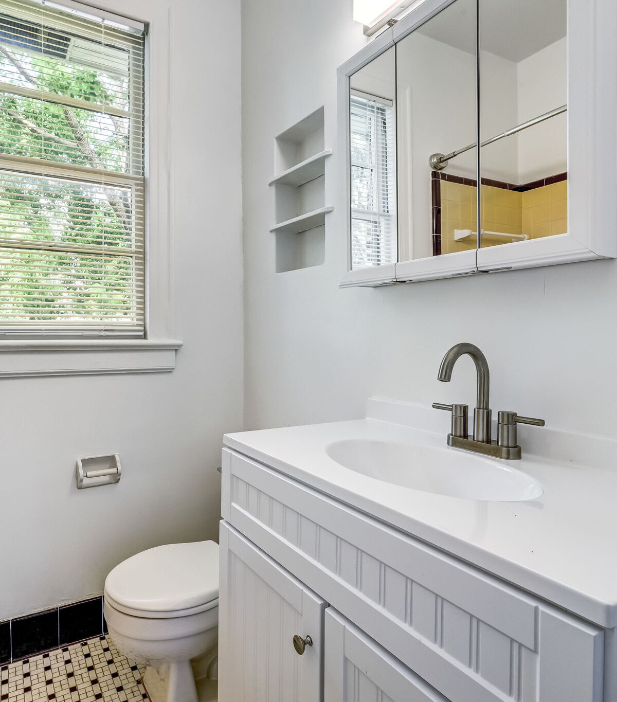 Bathroom Inside Of 2746 Vernon Terrace Unit 6